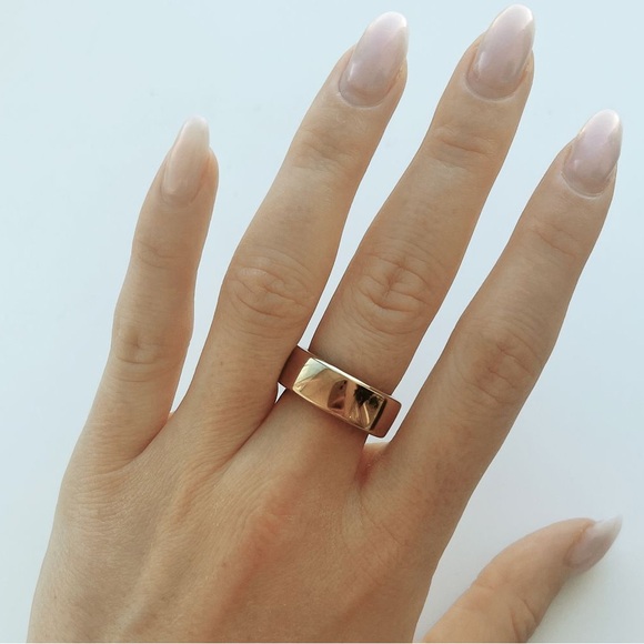 Oura Other - Beautiful rose gold Oura ring, size 8